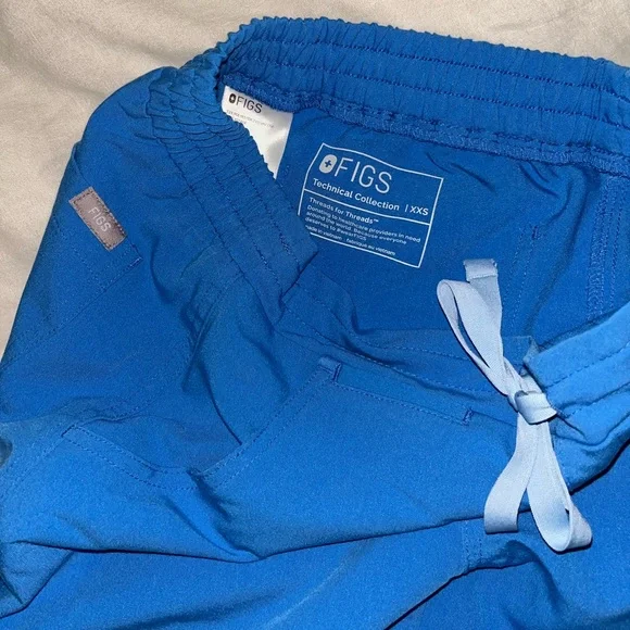 Figs Women’s Capri Blue Yola Skinny Scrub Pant - Picture 4 of 4